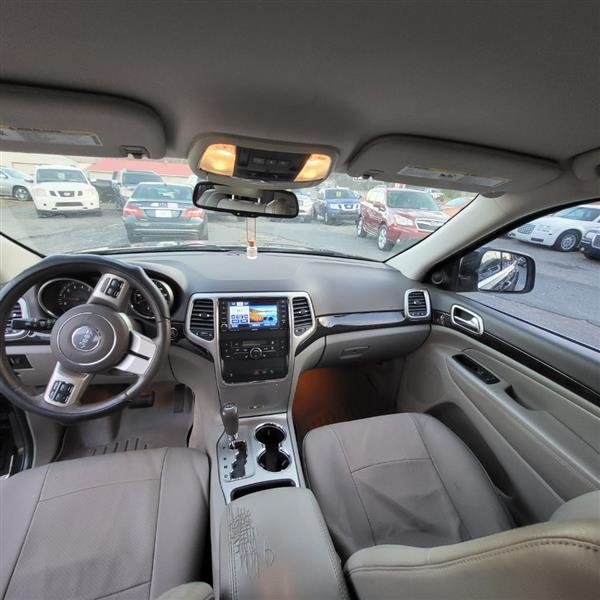 Jeep Grand Cherokee Laredo 2WD 2011