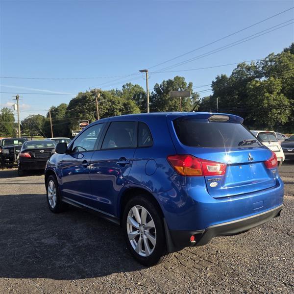 Mitsubishi Outlander Sport ES 2WD 2015
