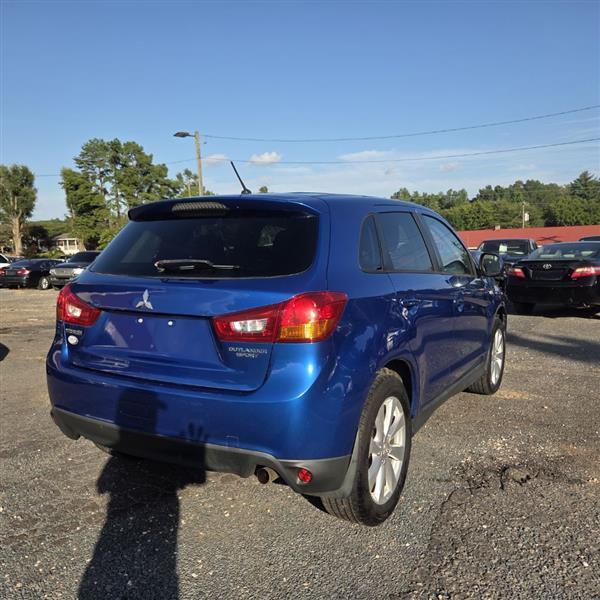 Mitsubishi Outlander Sport ES 2WD 2015