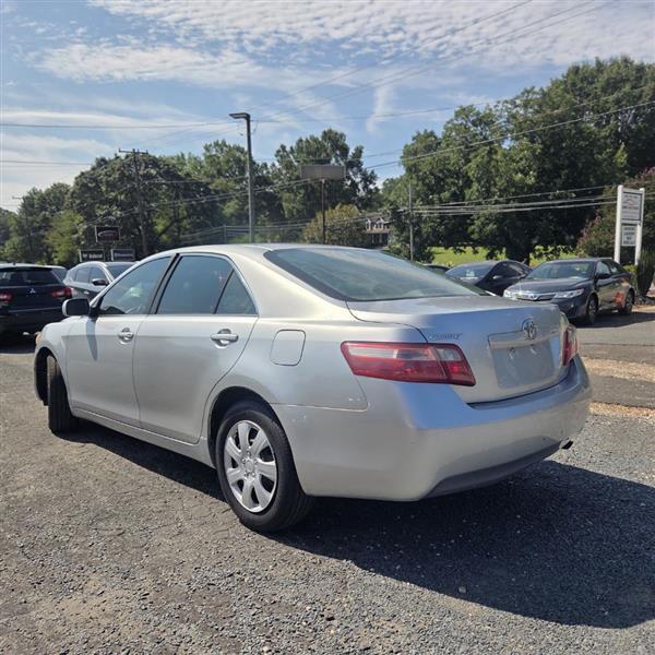 Toyota Camry SE 5-Spd AT 2009