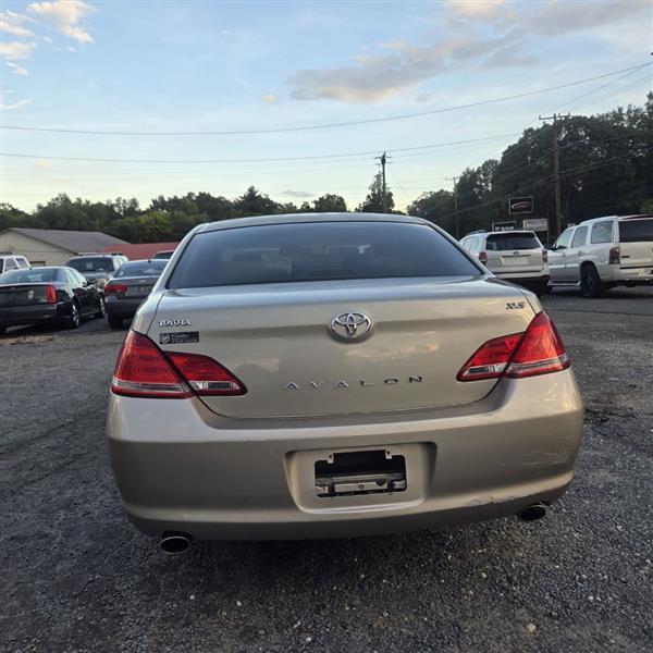 Toyota Avalon XL 2006