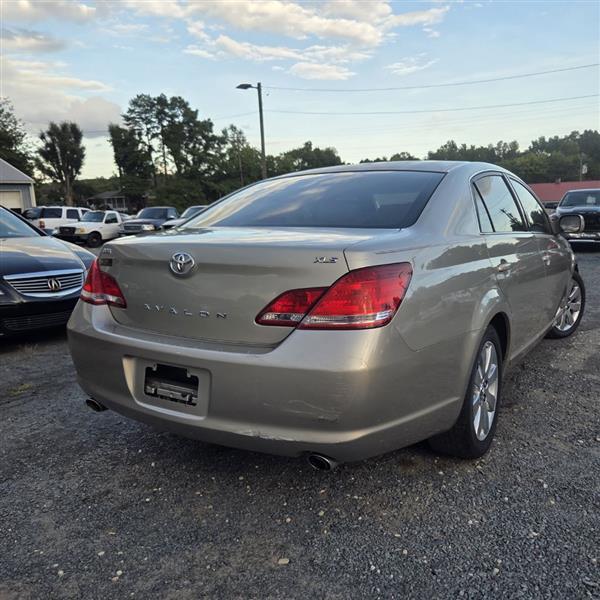Toyota Avalon XL 2006