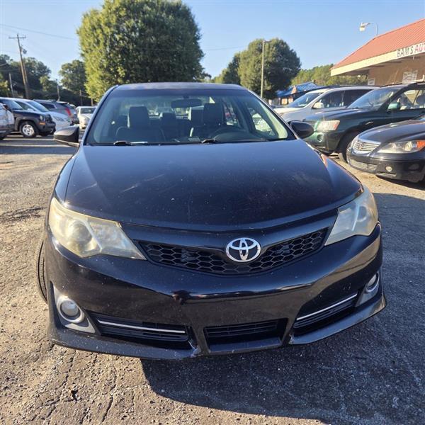 Toyota Camry SE 2012