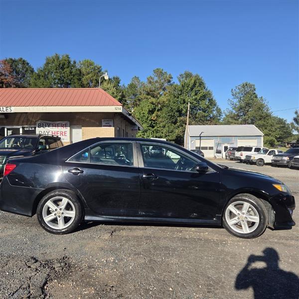Toyota Camry SE 2012