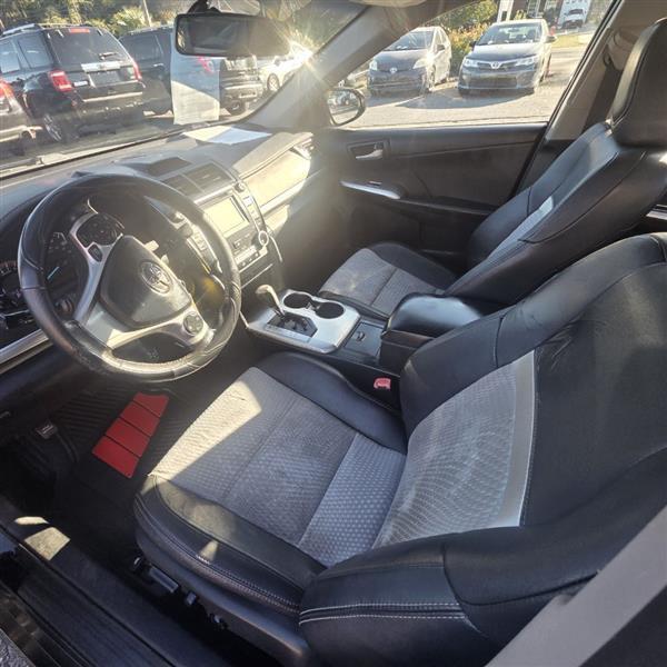 Toyota Camry SE 2012
