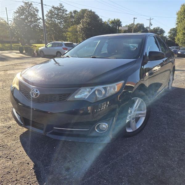 Toyota Camry SE 2012