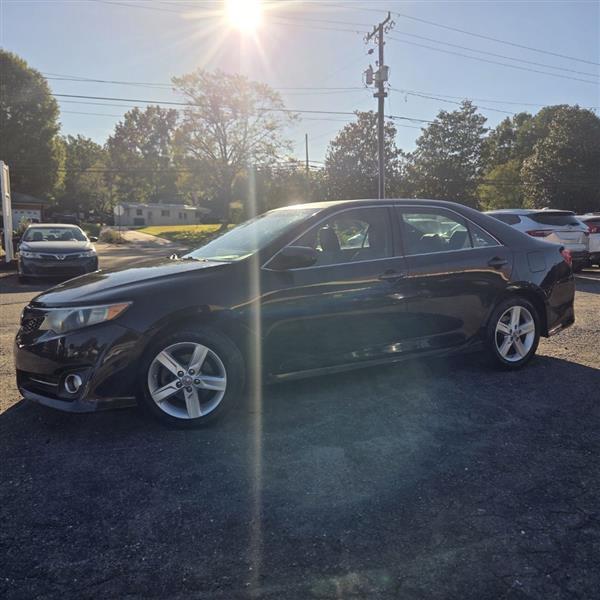 Toyota Camry SE 2012