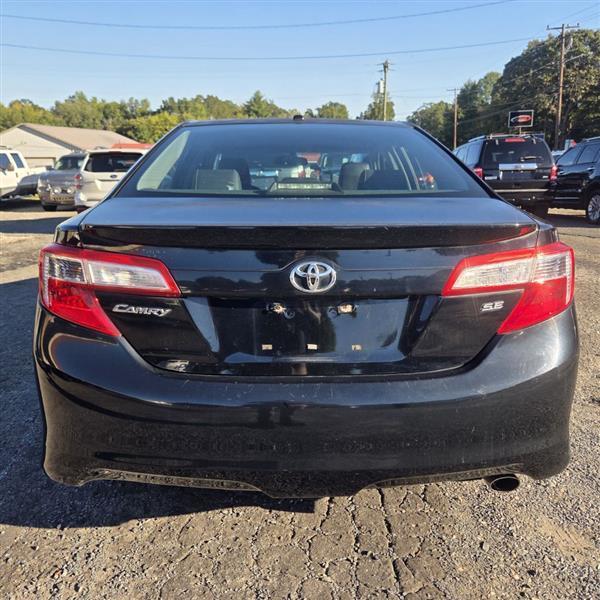 Toyota Camry SE 2012
