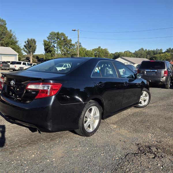 Toyota Camry SE 2012