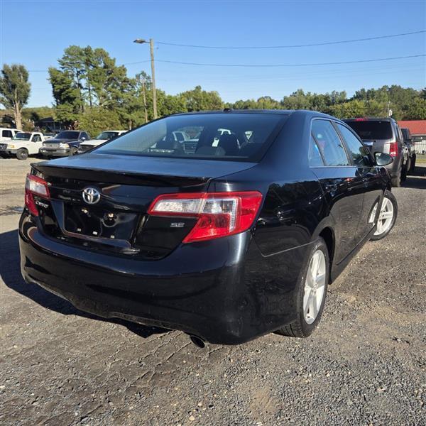 Toyota Camry SE 2012