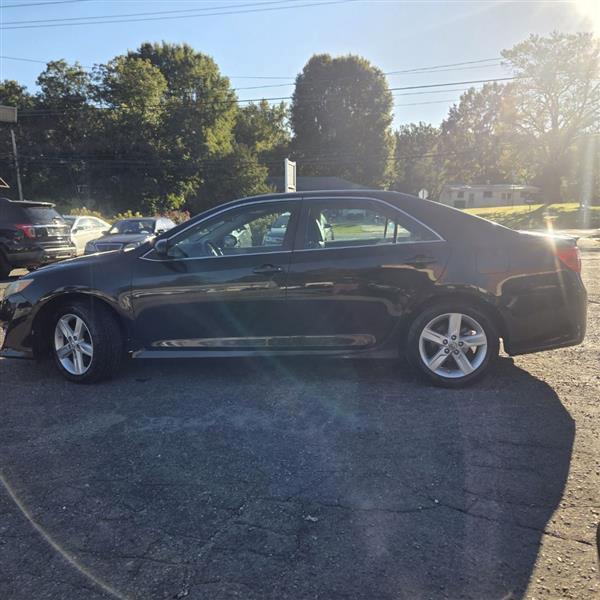 Toyota Camry SE 2012
