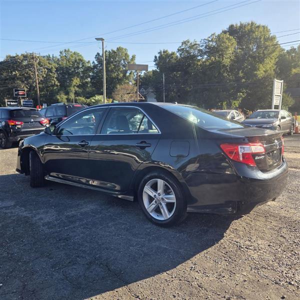 Toyota Camry SE 2012