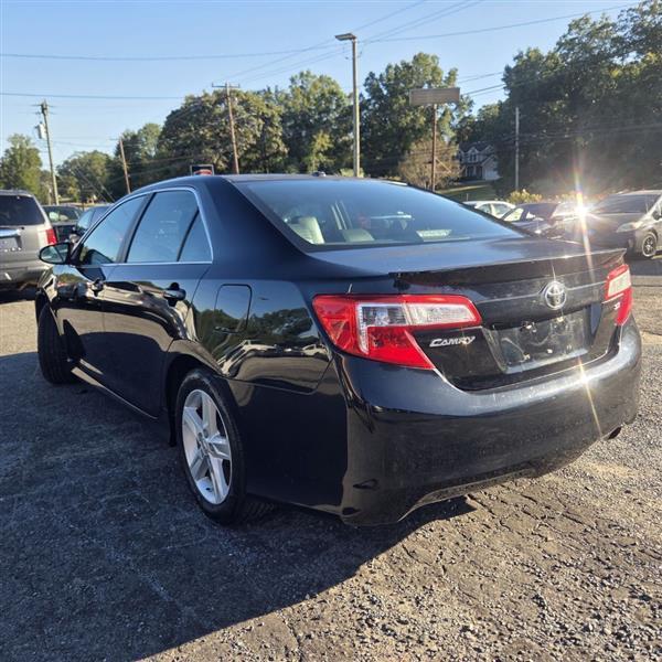Toyota Camry SE 2012