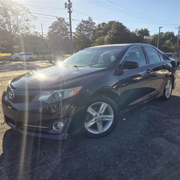 Toyota Camry SE 2012