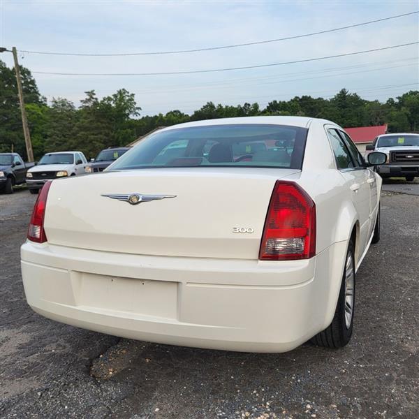 Chrysler 300 Base 2006