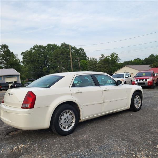 Chrysler 300 Base 2006