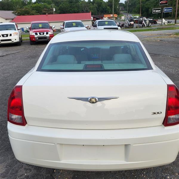 Chrysler 300 Base 2006