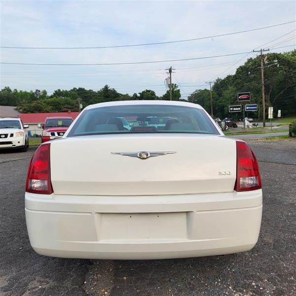 Chrysler 300 Base 2006