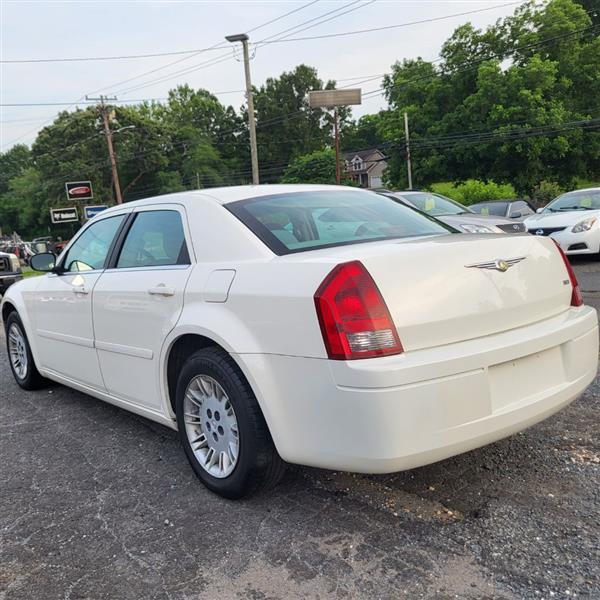 Chrysler 300 Base 2006