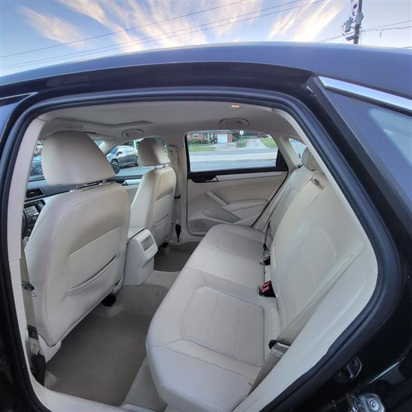 Volkswagen Passat 2.5L SE2 2012