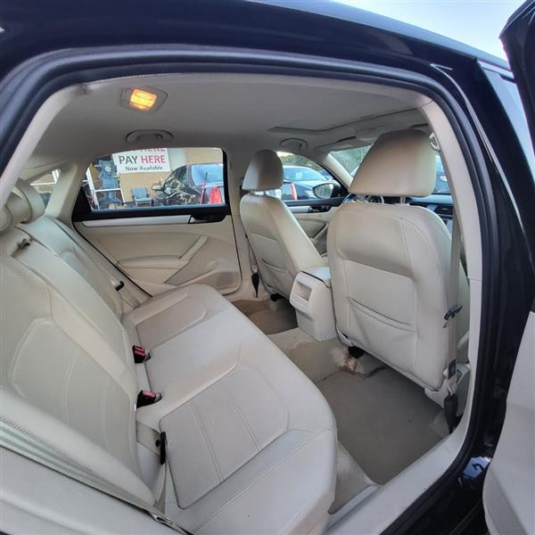 Volkswagen Passat 2.5L SE2 2012