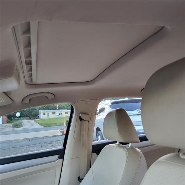 Volkswagen Passat 2.5L SE2 2012