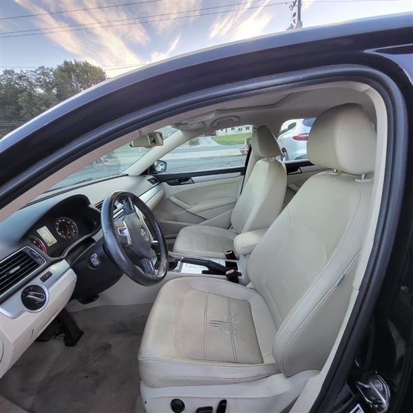 Volkswagen Passat 2.5L SE2 2012
