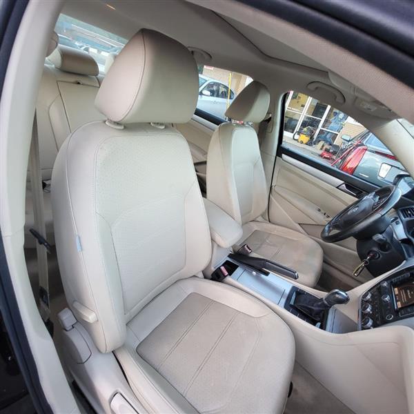 Volkswagen Passat 2.5L SE2 2012