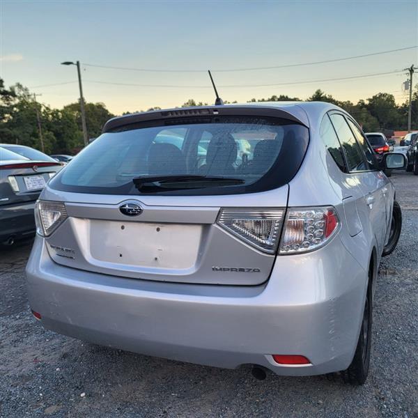 Subaru Impreza 2.5i 5-door 2011