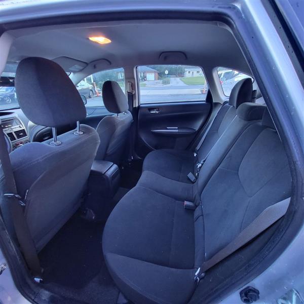 Subaru Impreza 2.5i 5-door 2011
