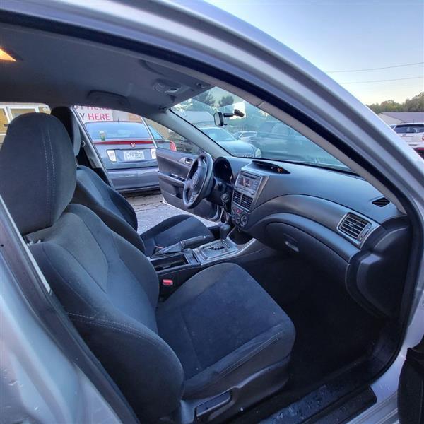Subaru Impreza 2.5i 5-door 2011