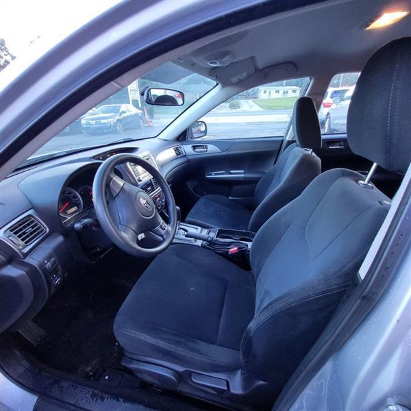 Subaru Impreza 2.5i 5-door 2011