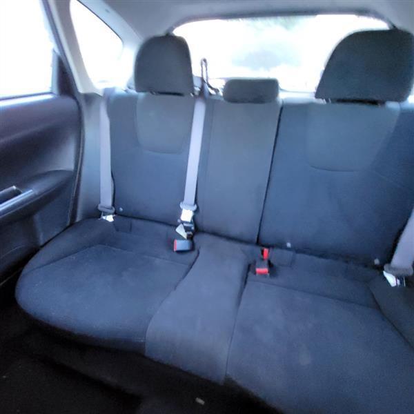 Subaru Impreza 2.5i 5-door 2011