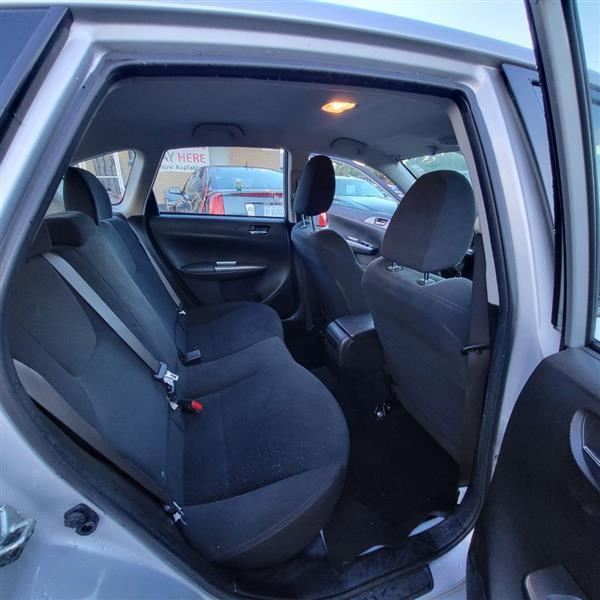 Subaru Impreza 2.5i 5-door 2011