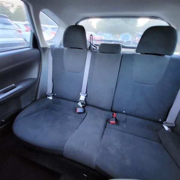 Subaru Impreza 2.5i 5-door 2011