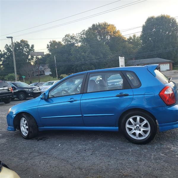Kia Spectra5 Base 2005