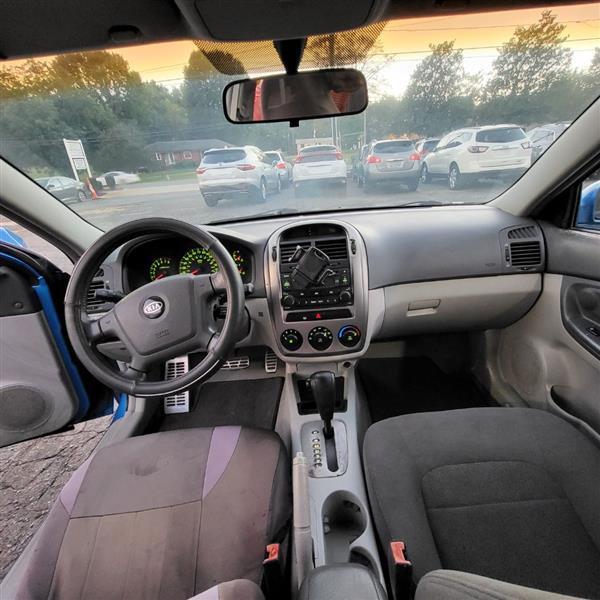 Kia Spectra5 Base 2005