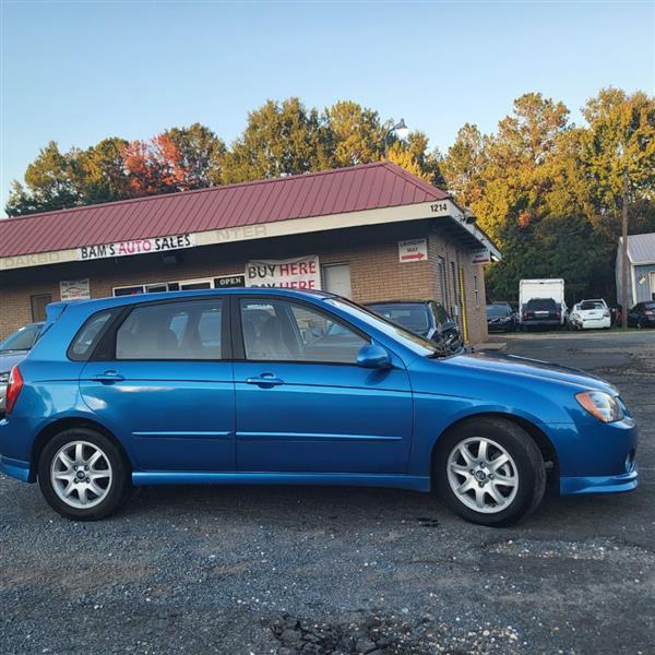Kia Spectra5 Base 2005