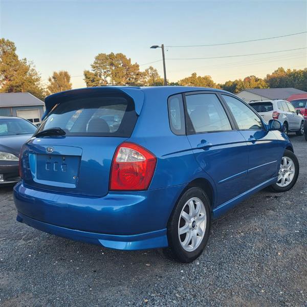 Kia Spectra5 Base 2005