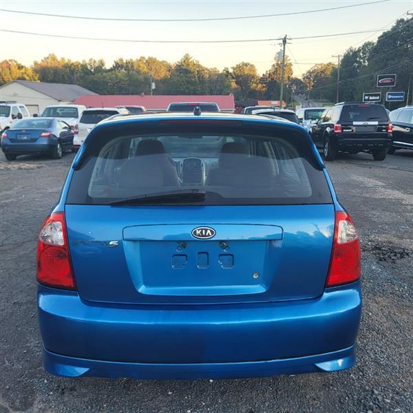 Kia Spectra5 Base 2005