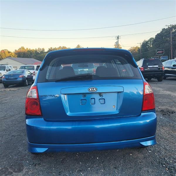 Kia Spectra5 Base 2005