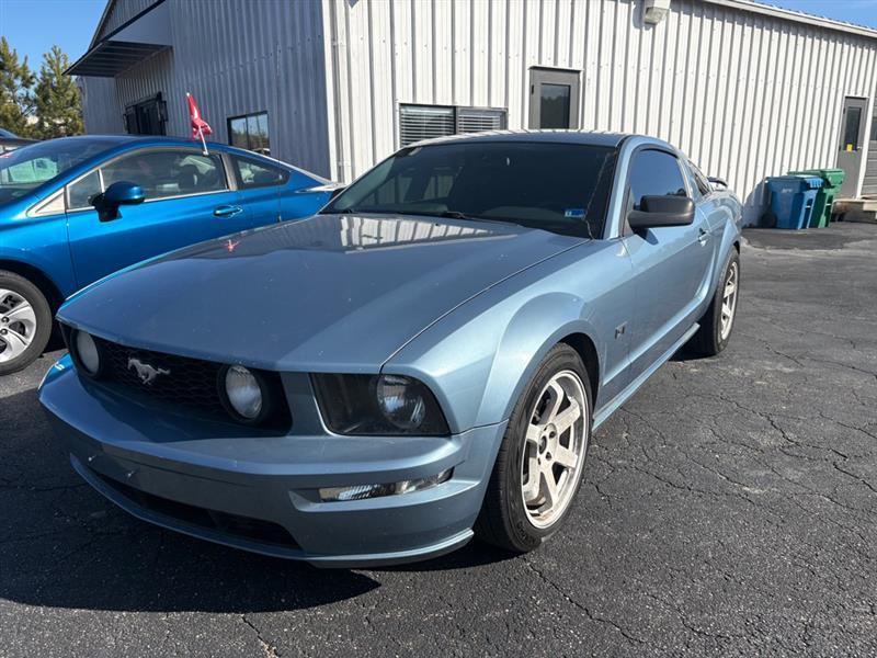 2005 Ford Mustang GT Deluxe Coupe
