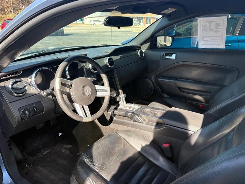 Ford Mustang GT Deluxe Coupe 2005