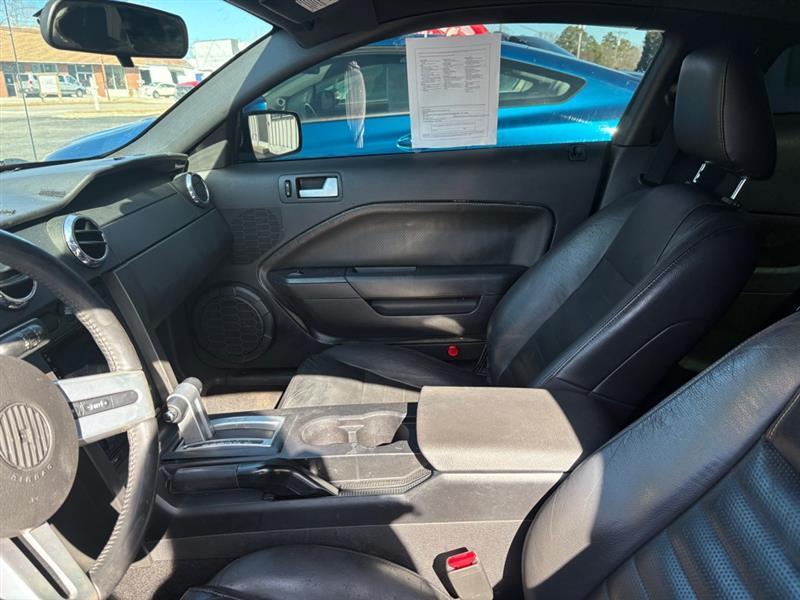 Ford Mustang GT Deluxe Coupe 2005