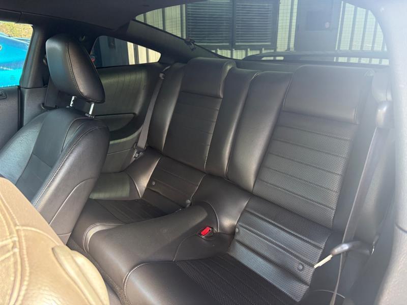 Ford Mustang GT Deluxe Coupe 2005