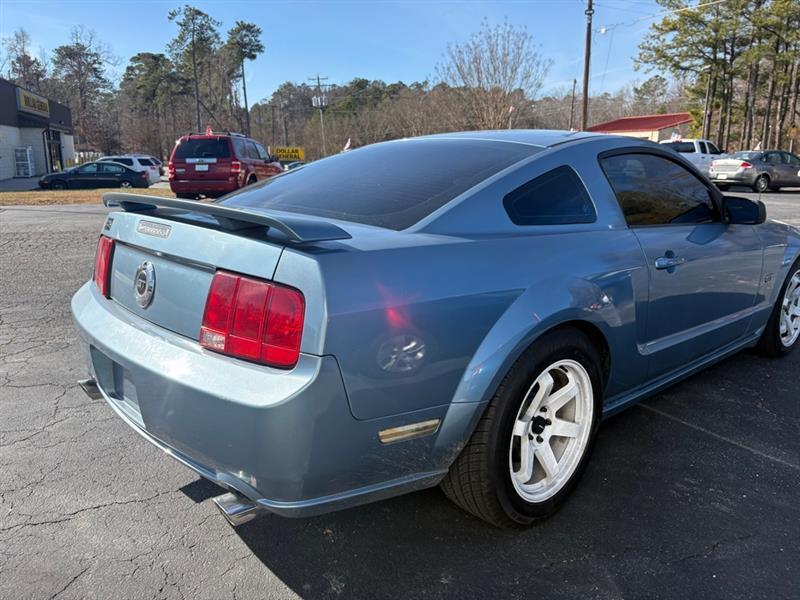 Ford Mustang GT Deluxe Coupe 2005