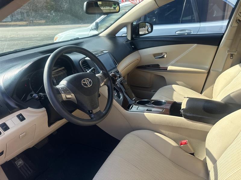 Toyota Venza LE I4 AWD 2012