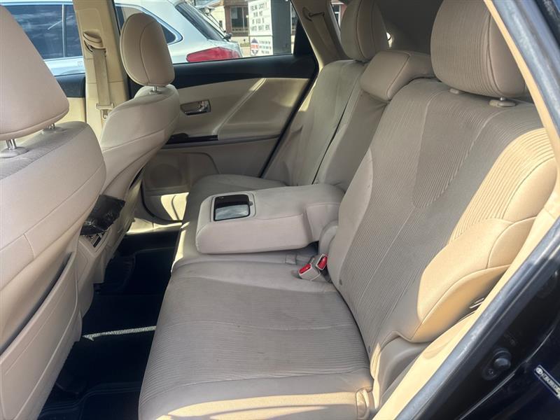 Toyota Venza LE I4 AWD 2012