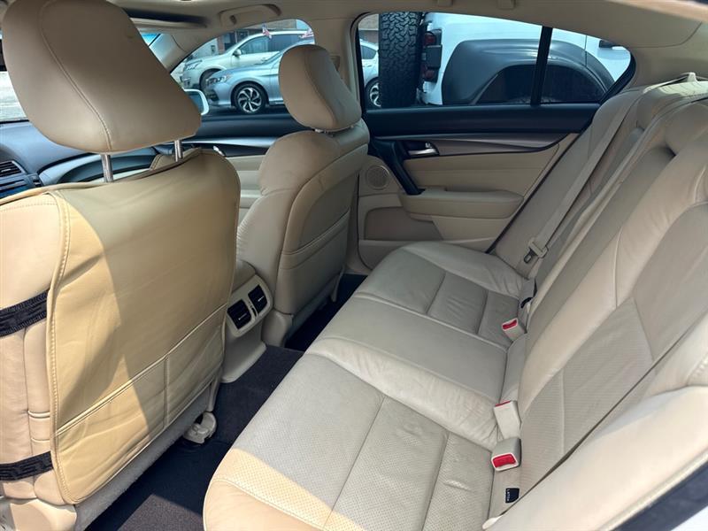 Acura TL 6-Speed AT with Tech Package and 18-In. WP 2013