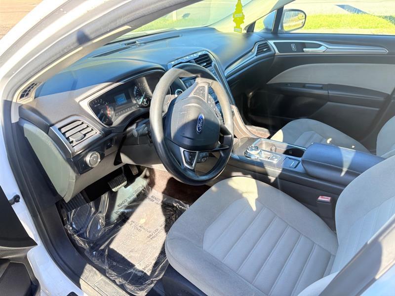 Ford Fusion S 2017